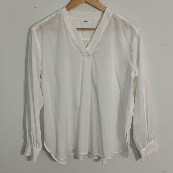 Uniqlo White V-neck Blouse Top - Picture 4 of 7